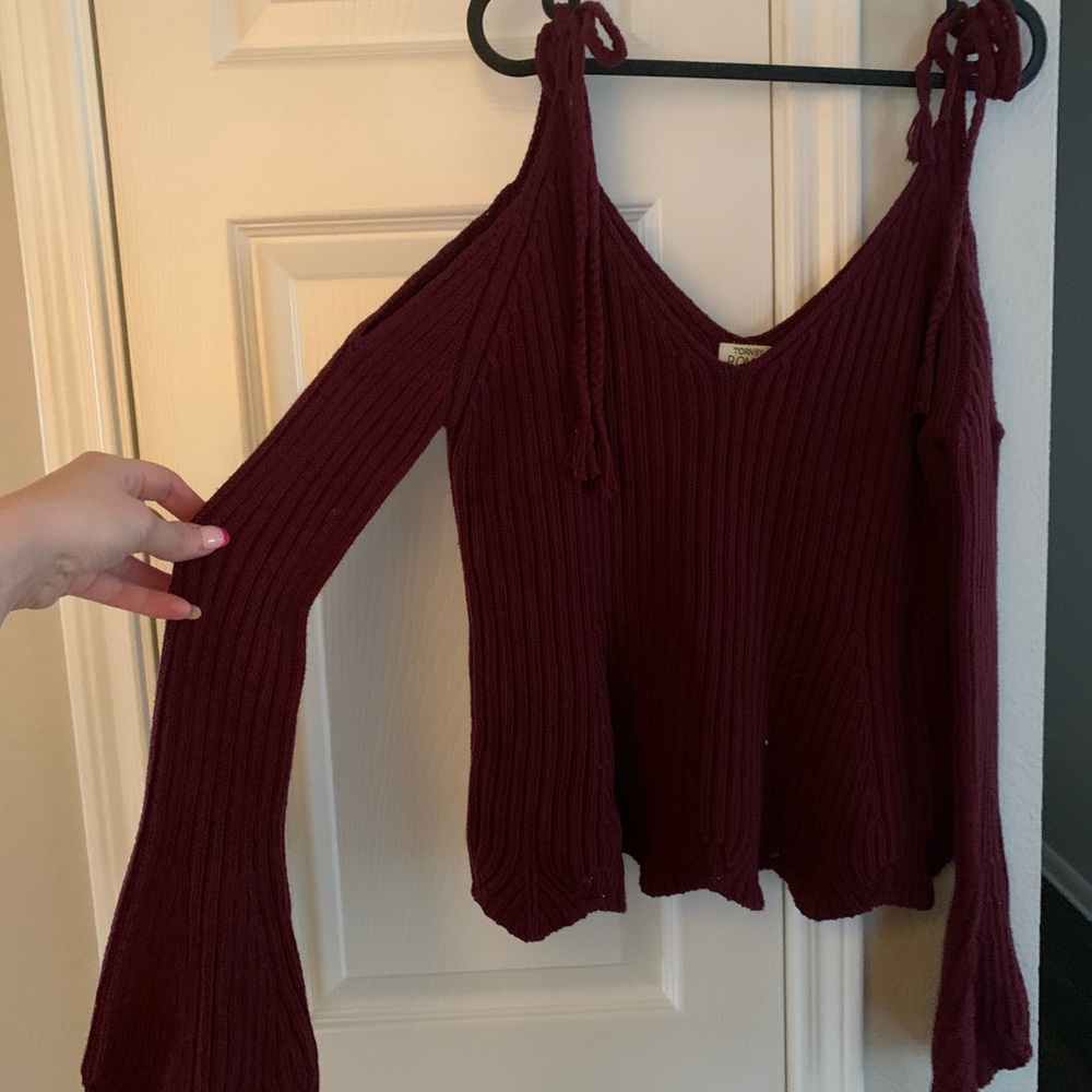 Cold-shoulder bell sleeve maroon sweater